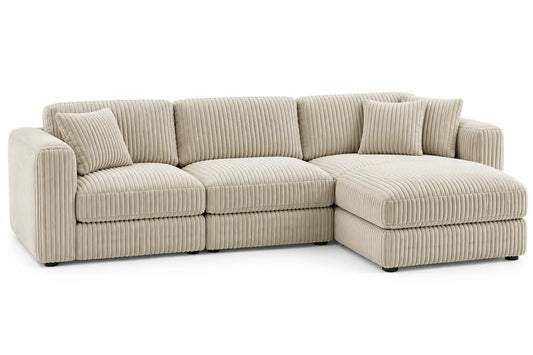 Sofá esquinero tapizado con detalles de líneas verticales, beige